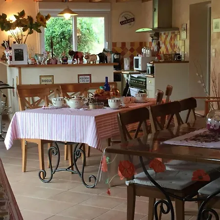 L'etable Des Amis Bed & Breakfast Escalans